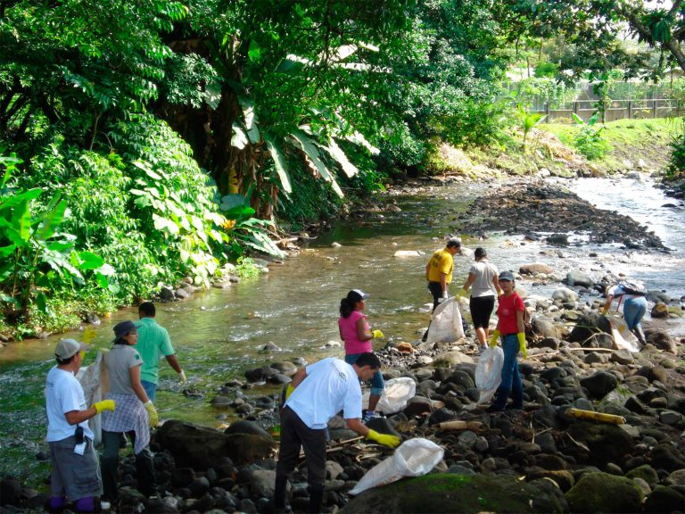 Limpieza do Río en Outono Do manantial de Santa Catalina , do río dos Frades e do Bordocedo si é posible.