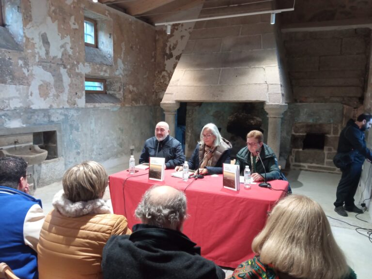 Reportaje presentación libro En la falda de la Bailadora.